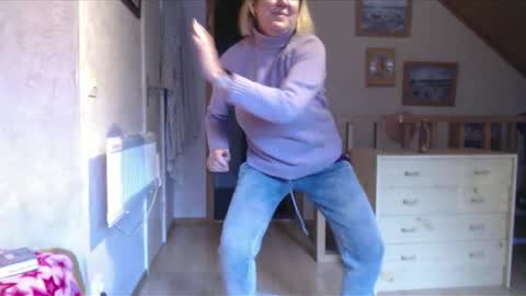 Nikole1 online show from 11/21/25, 11:20