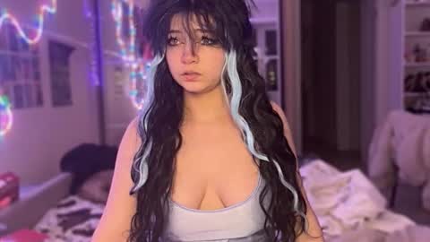 nikoli_naw online show from 10/26/25, 02:12