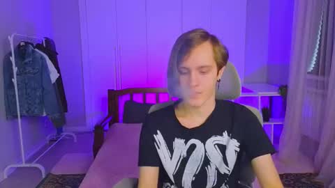 Snapshot of nikompell chatting on 02/27/25, 04:41 niko online show from 02/27/25, 04:41