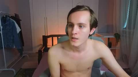 Snapshot of nikompell chatting on 03/05/25, 08:21 niko online show from 03/05/25, 08:21