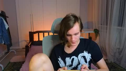 Snapshot of nikompell chatting on 03/12/25, 12:10 niko online show from 03/12/25, 12:10