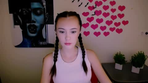 Snapshot of nikonara_ chatting on 12/20/24, 06:13 nikonara_ online show from 12/20/24, 06:13
