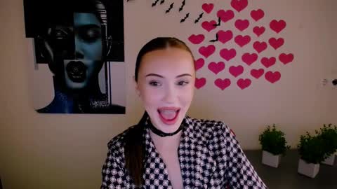 Snapshot of nikonara_ chatting on 12/23/24, 02:17 nikonara_ online show from 12/23/24, 02:17