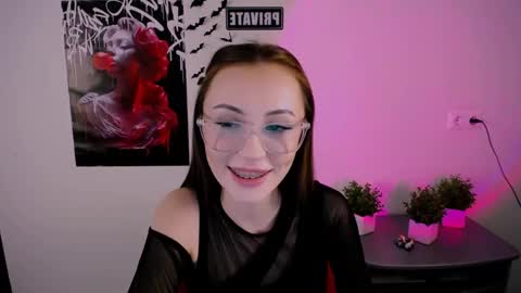 Snapshot of nikonara_ chatting on 03/08/25, 03:13 nikonara_ online show from 03/08/25, 03:13