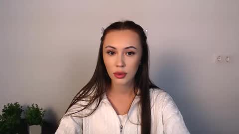 Snapshot of nikonara_ chatting on 10/19/25, 01:01 nikonara_ online show from 10/19/25, 01:01