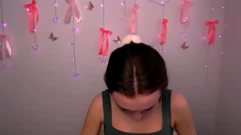 nikonara_ online show from 04/17/26, 11:24