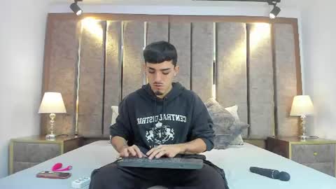 Snapshot of nikostone chatting on 07/08/26, 04:17 Niko Stone online show from 07/08/26, 04:17