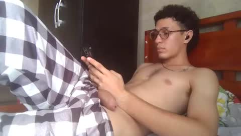 Snapshot of nikotwinktop chatting on 06/15/26, 07:38 Niko online show from 06/15/26, 07:38