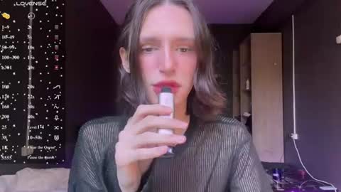 Snapshot of niky_long chatting on 06/19/26, 12:20 Niky online show from 06/19/26, 12:20