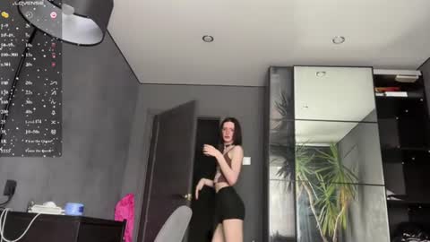 Snapshot of niky_long chatting on 06/24/26, 12:26 Niky online show from 06/24/26, 12:26