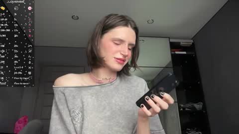Snapshot of niky_long chatting on 06/25/26, 01:15 Niky online show from 06/25/26, 01:15