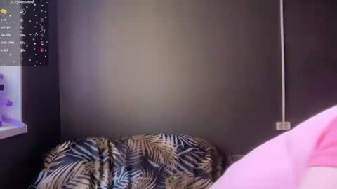 Snapshot of niky_long chatting on 07/04/26, 10:21 Niky online show from 07/04/26, 10:21