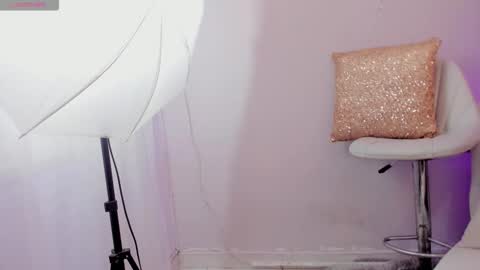     NIKY     online show from 10/22/25, 10:20