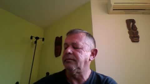 Snapshot of nikyo419 chatting on 12/14/25, 12:43 nikyo419 online show from 12/14/25, 12:43