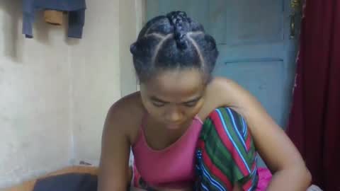 nilah online show from 04/30/26, 07:04