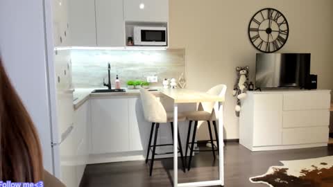 Bella online show from 01/04/25, 04:01