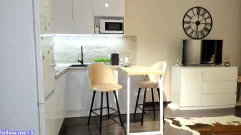 Bella online show from 02/23/25, 07:28