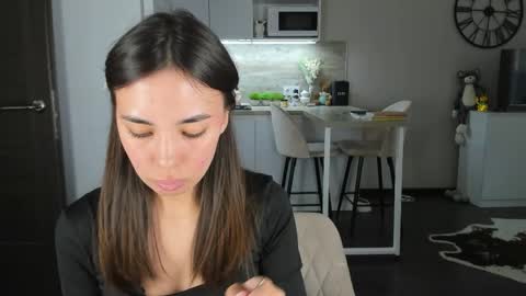 Snapshot of nilliluv chatting on 04/21/26, 04:23 Bella online show from 04/21/26, 04:23