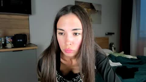 Snapshot of nilliluv chatting on 05/31/26, 07:15 Bella online show from 05/31/26, 07:15