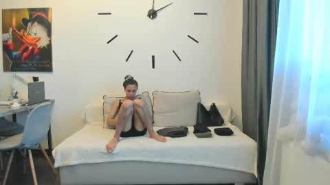 Snapshot of nilliluv chatting on 06/19/26, 02:54 Bella online show from 06/19/26, 02:54