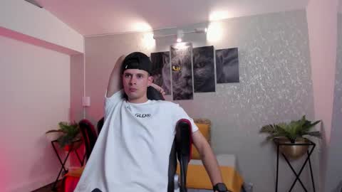 Nils online show from 09/21/25, 04:25