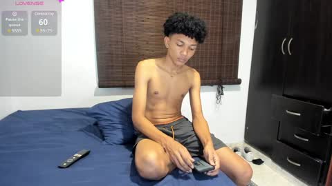 Snapshot of nilx_moon09 chatting on 01/05/25, 03:53 Nilx Jhon and Addam online show from 01/05/25, 03:53