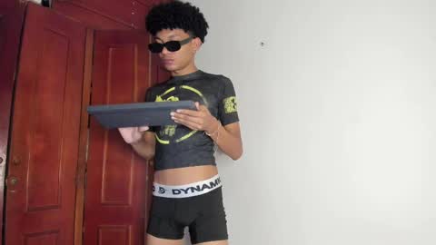 Snapshot of nilx_moon09 chatting on 02/11/25, 09:25 Nilx Jhon and Addam online show from 02/11/25, 09:25