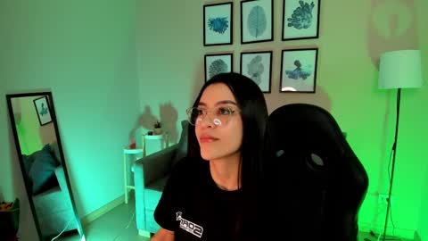 Nina online show from 09/18/25, 10:12