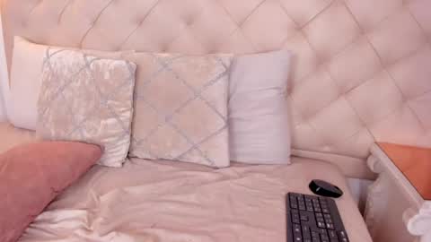 nina joyce online show from 04/16/26, 09:39