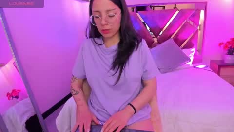 Snapshot of nina_myers chatting on 11/11/25, 10:48 Nina myers online show from 11/11/25, 10:48