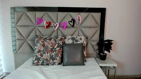  Nina  online show from 02/14/25, 09:53