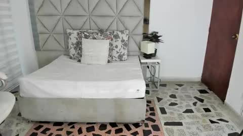  Nina  online show from 10/01/25, 07:53