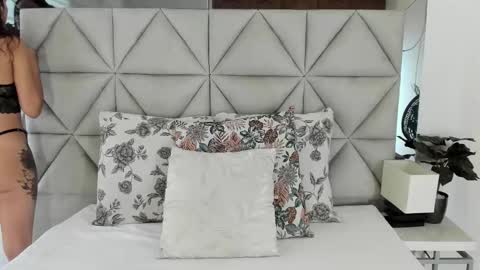  Nina  online show from 10/30/25, 08:53