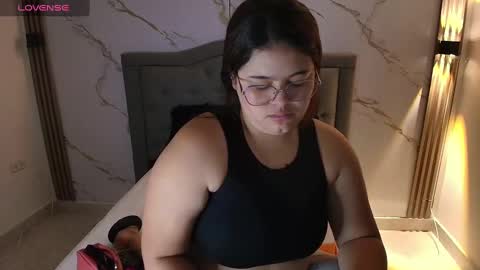  N I N A online show from 10/15/25, 11:10