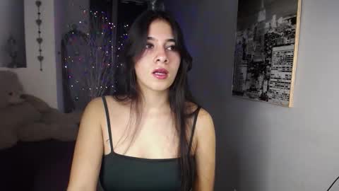 Snapshot of nina_smalls chatting on 12/19/25, 12:56 Nina online show from 12/19/25, 12:56