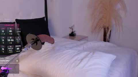 Nina online show from 06/12/26, 05:56