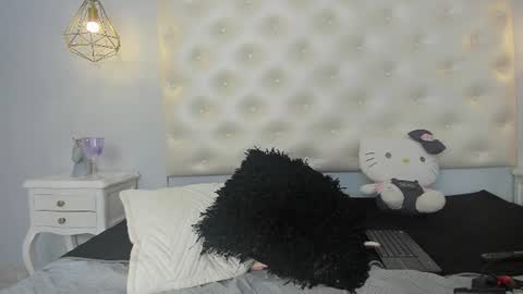 Nina  online show from 06/26/26, 12:20