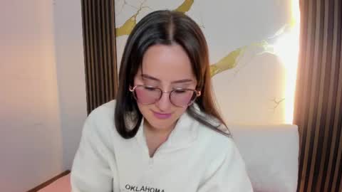 Nina online show from 06/09/26, 06:52