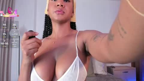 Snapshot of ninag0ld chatting on 06/25/26, 05:23 Nina Sara online show from 06/25/26, 05:23