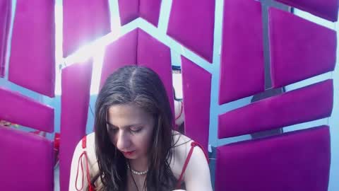 Nina online show from 03/01/25, 09:07