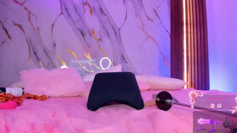 nina online show from 10/30/25, 03:13