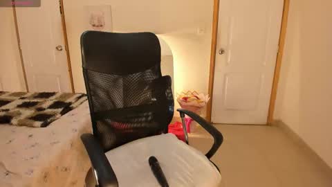 Nina  online show from 03/19/26, 09:08