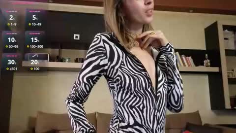 Snapshot of ninanovalicious chatting on 11/28/25, 08:17 NinaNovalicious online show from 11/28/25, 08:17