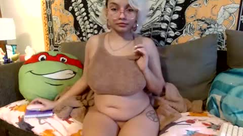 Snapshot of ninarei17 chatting on 01/23/25, 06:35 Nina Rei online show from 01/23/25, 06:35