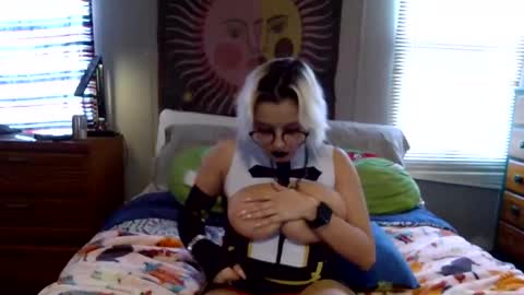 Snapshot of ninarei17 chatting on 02/23/25, 04:13 Nina Rei online show from 02/23/25, 04:13