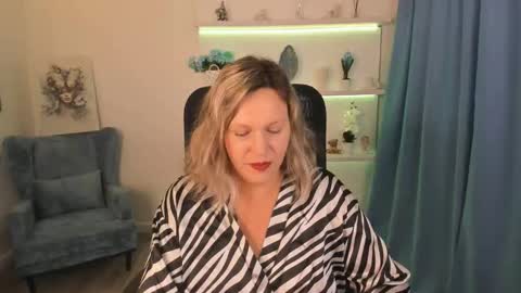 Snapshot of ninastarle chatting on 09/20/25, 05:19 ninastarle online show from 09/20/25, 05:19