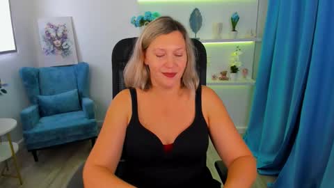 Snapshot of ninastarle chatting on 09/21/25, 11:45 ninastarle online show from 09/21/25, 11:45