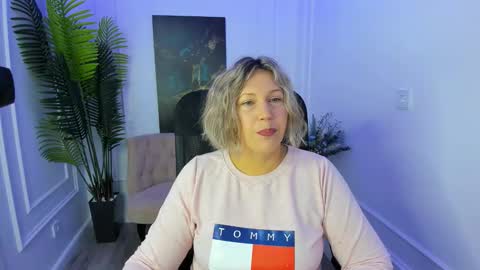 Snapshot of ninastarle chatting on 09/26/25, 06:28 ninastarle online show from 09/26/25, 06:28