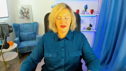 Snapshot of ninastarle chatting on 10/18/25, 04:48 ninastarle online show from 10/18/25, 04:48