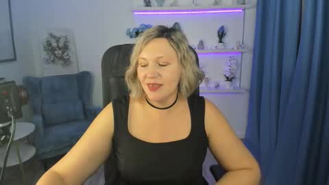 Snapshot of ninastarle chatting on 11/06/25, 11:44 ninastarle online show from 11/06/25, 11:44